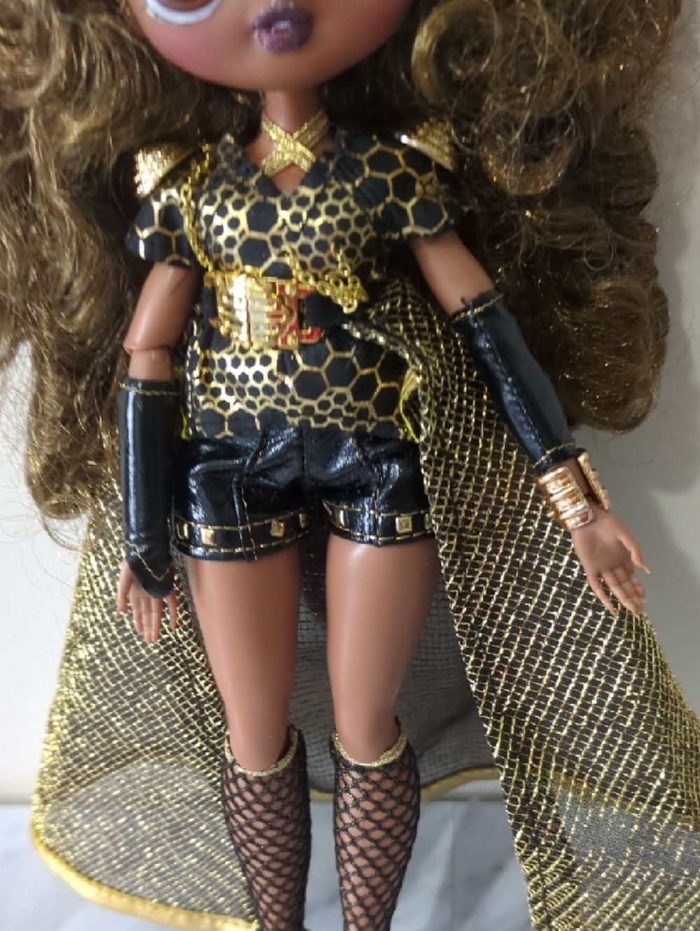 LOL Surprise OMG Fierce Royal Bee Doll 11.5" Gold Outfit & Crown - Picture 7 of 11